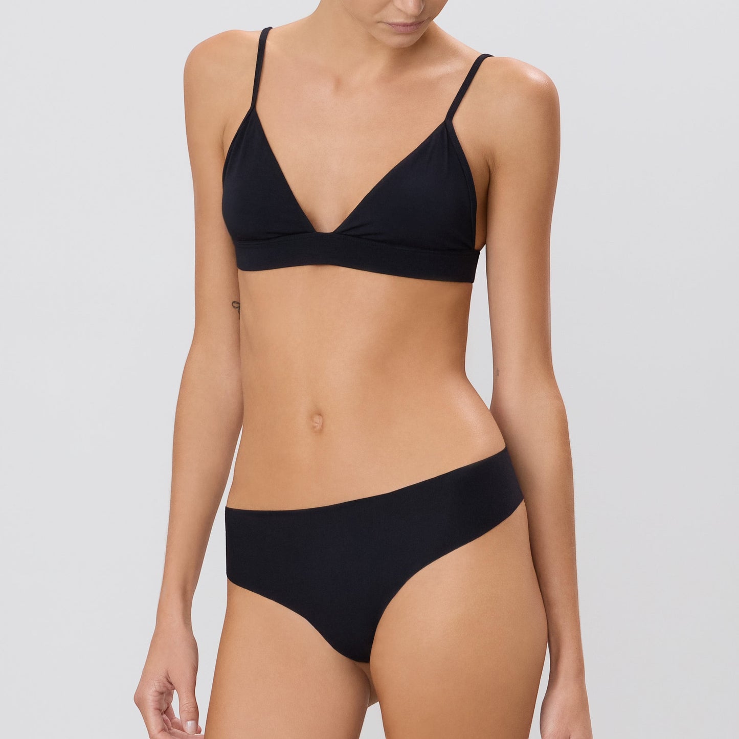 LOW RISE THONG