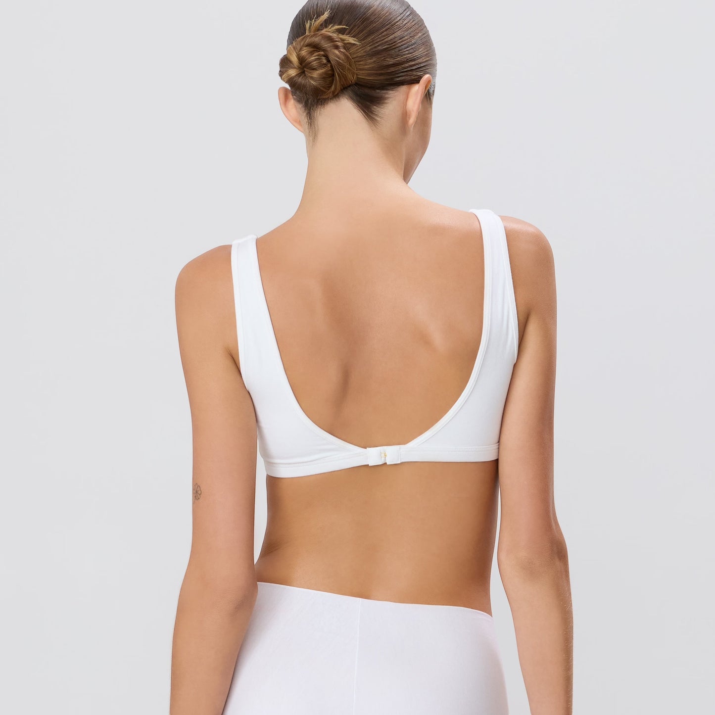 SCOOP NECK BRA